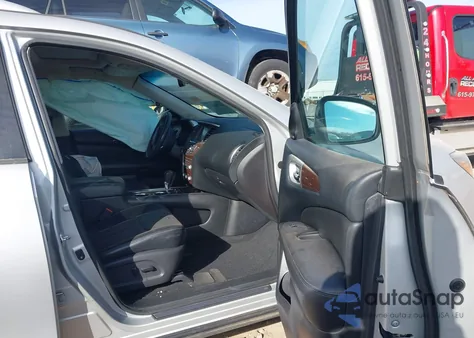 2015 Nissan Pathfinder Platinum из США, поврежденный, VIN 5N1AR2MN1FC700687